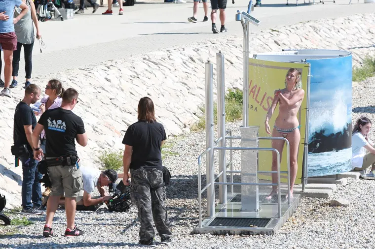 HRVATSKA OBALA POSTALA LAŽNA IBIZA: Zvijezda 'Igre prijestolja' i suprug Julije Roberts u Splitu snimaju film