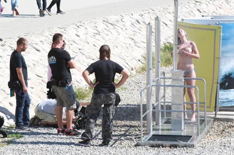 HRVATSKA OBALA POSTALA LAŽNA IBIZA: Zvijezda 'Igre prijestolja' i suprug Julije Roberts u Splitu snimaju film