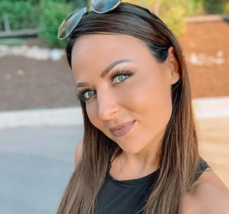 Emma izgleda senzacionalno: I Esmeralda bi progledala na ovo natezanje minijaturnog bikinija