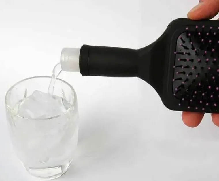 Alkohol u kišobranu, četki za kosu ili u grudnjaku? 10 najboljih mjesta za skrivanje 'pića'