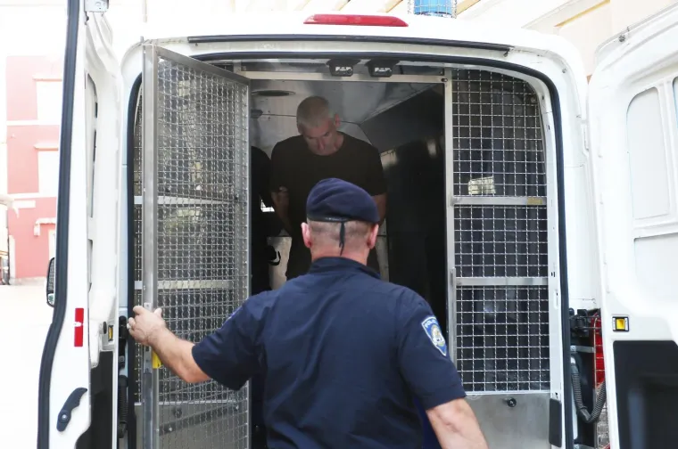 Uhićen muškarac koji je bacio bombu u dvorište policije u Zadru