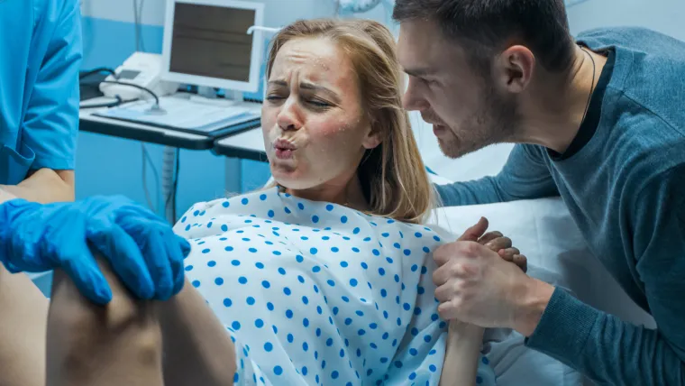 Sve to, tvrdi, čini čuda za omekšavanje i pripremu grlića maternice. &quot;To sam sve radila i rodila sam za samo 30 minuta. Istisnula sam bebu iz prve i međica mi uopće nije pukla. Hodala sam sat vremena nakon poroda&quot;, ispričala je Nev koja je svojoj kćerkici dala ime Nevani.