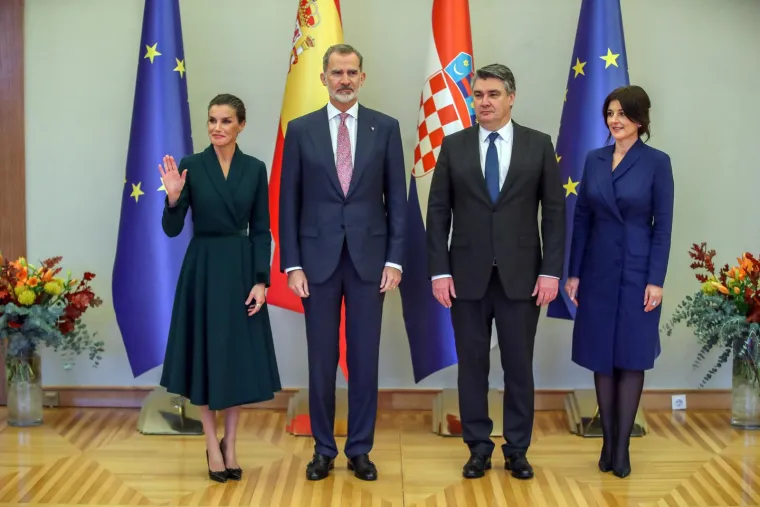 Ništa im neće 'ovi dan pokvarit' pa ni kiša: Milanović i supruga Sanja ugostili kraljevski par