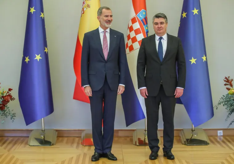 Ništa im neće 'ovi dan pokvarit' pa ni kiša: Milanović i supruga Sanja ugostili kraljevski par