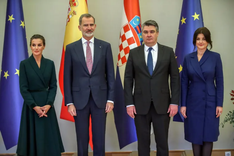 Ništa im neće 'ovi dan pokvarit' pa ni kiša: Milanović i supruga Sanja ugostili kraljevski par