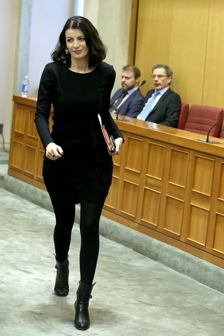 Sabor kao modna pista: je li Mostova zastupnica svojom proljetnom kombinacijom zasjenila kolegice iz HDZ-a?