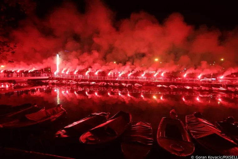 Armada spektakularnom bakljadom odala počast žrtvama Vukovara: Ni ružno, kišno vrijeme nije ih zaustavilo