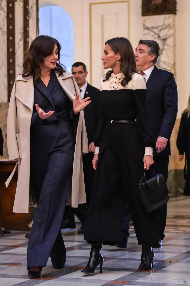 Kraljica Letizia i naša Sanja zablistale u savršenim izdanjima: Svi se pitaju i tko je misteriozna crnka u društvu ministra?