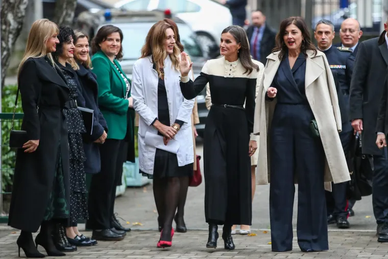Kraljica Letizia i naša Sanja zablistale u savršenim izdanjima: Svi se pitaju i tko je misteriozna crnka u društvu ministra?