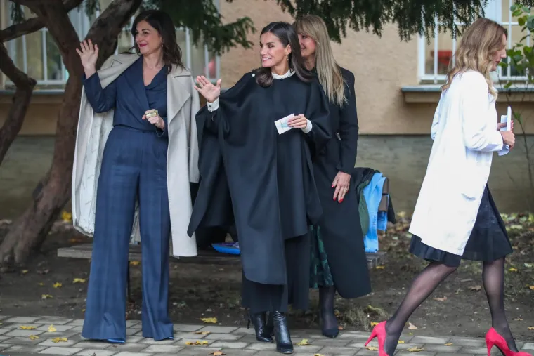 Kraljica Letizia i naša Sanja zablistale u savršenim izdanjima: Svi se pitaju i tko je misteriozna crnka u društvu ministra?