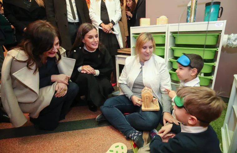 Kraljica Letizia i naša Sanja zablistale u savršenim izdanjima: Svi se pitaju i tko je misteriozna crnka u društvu ministra?