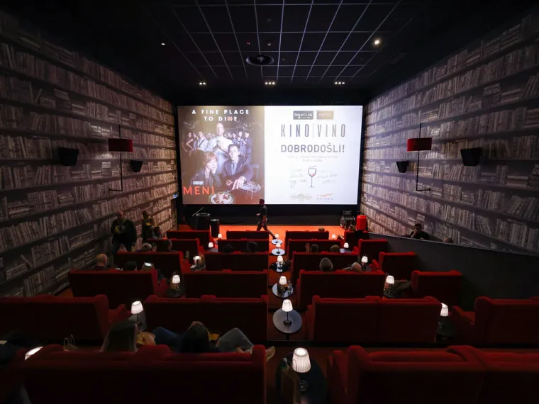 Poznati na premijeri filma: Šprajc uživao u društvu supruge, a Neni Belanu društvo je činila tajanstvena Melita