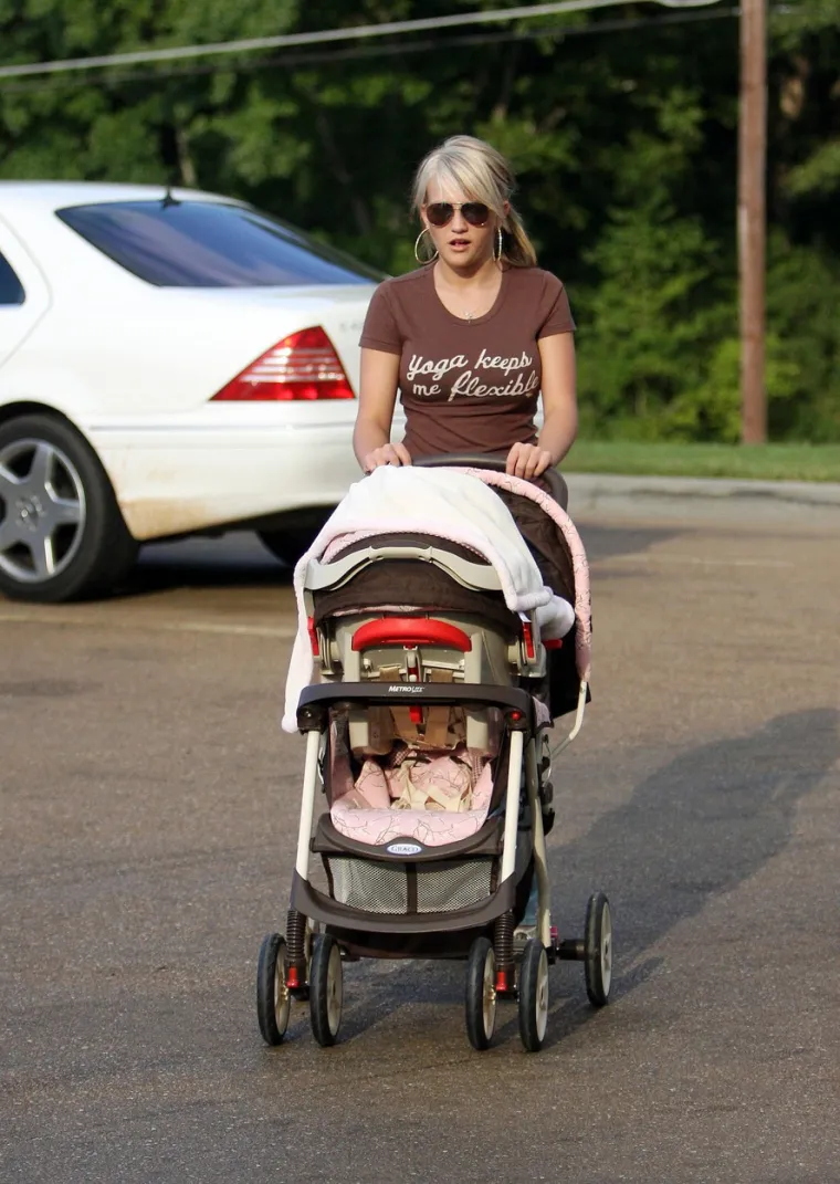 Jamie Lynn Spears, sestra Britney Spears, prvo je dijete dobila sa 17 godina. 