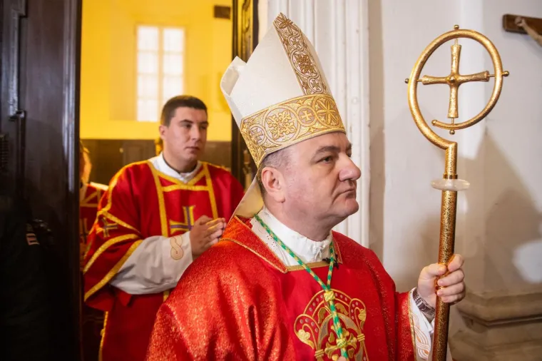 Biskup kritizirao ispred državnog vrha: 'Sekularizam je ušao u kuće, a s vjernicima se izruguje i šali'
