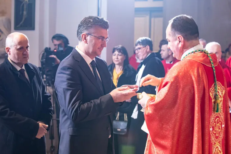 Biskup kritizirao ispred državnog vrha: 'Sekularizam je ušao u kuće, a s vjernicima se izruguje i šali'