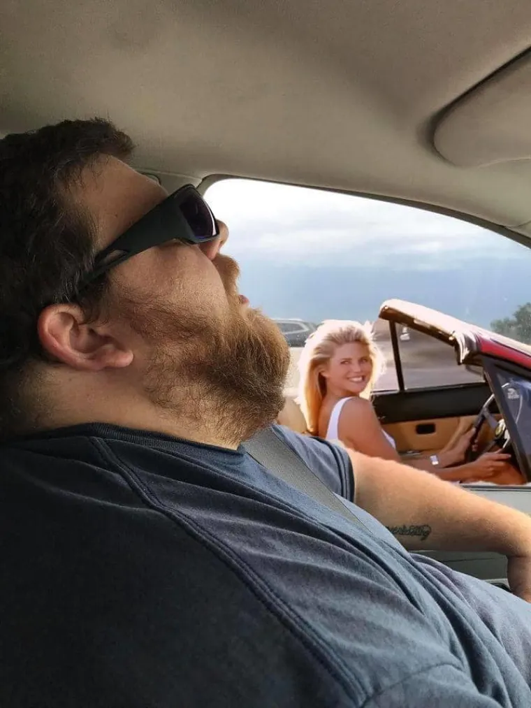 OVAJ MUŽ ĆE POŽALITI ŠTO JE ZASPAO U AUTOMOBILU: Srećom, žena se potrudila da sazna što je sve 'propustio'