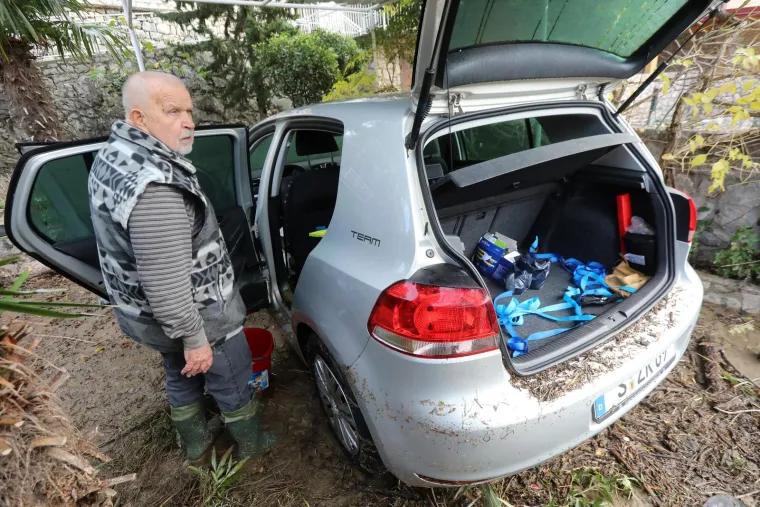 Ove fotografije svjedoče razmjerima katastrofe u Novom Vinodolskom, ljudi su spašavali što se spasiti da