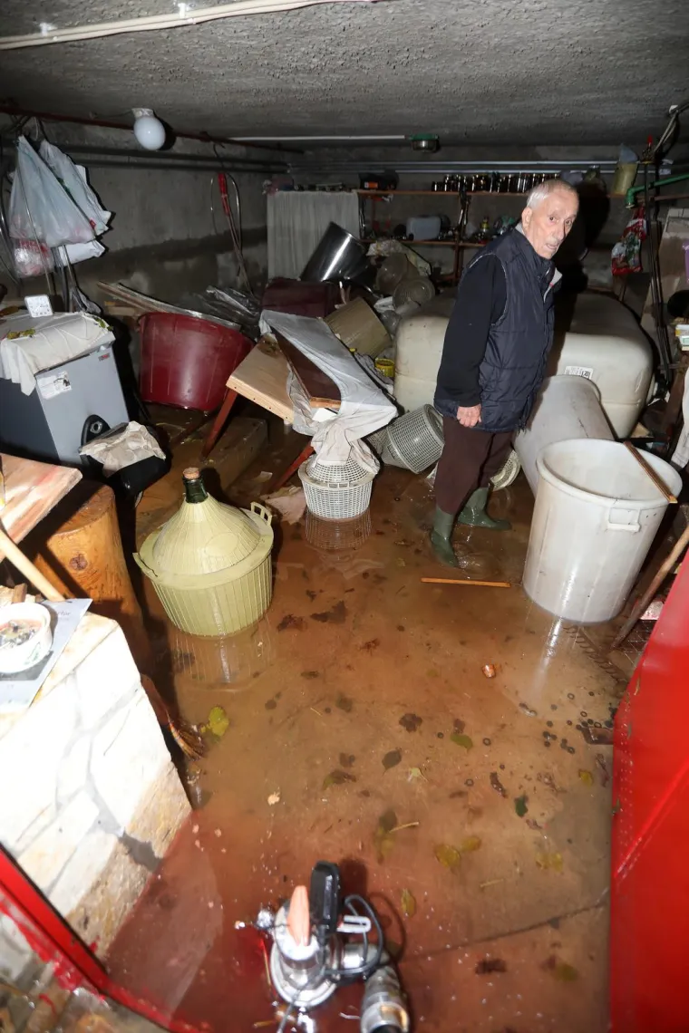 Ove fotografije svjedoče razmjerima katastrofe u Novom Vinodolskom, ljudi su spašavali što se spasiti da
