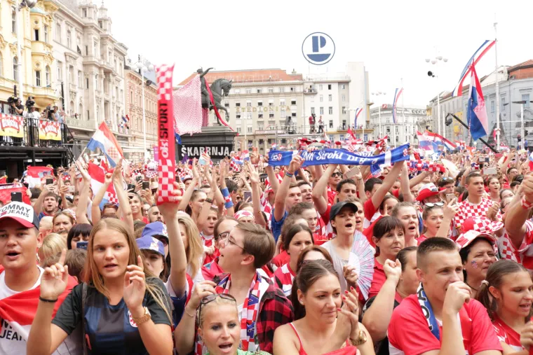 POGLEDAJTE KAKO JE IZGLEDAO SPEKTAKULARAN DOČEK VATRENIH NA TRGU: Oko pola milijuna građana slavilo je povijesni uspjeh