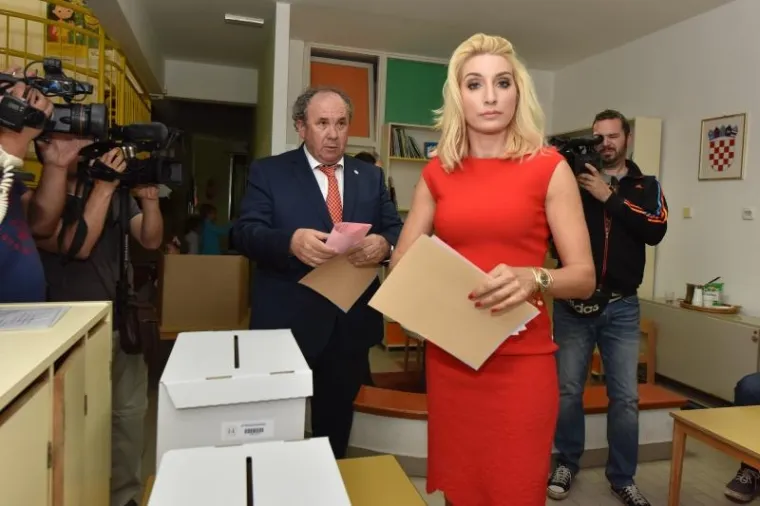 Kandidat za gradonačelnika Željko Kerum ubacio glasački listić u krivu kutiju