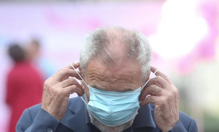 BANDIĆU MASKA OPET PRIUŠTILA 'MUKE ISUSOVE': Pogledajte koliko je truda uložio da bi ju stavio na lice...