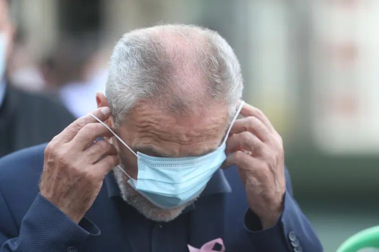 BANDIĆU MASKA OPET PRIUŠTILA 'MUKE ISUSOVE': Pogledajte koliko je truda uložio da bi ju stavio na lice...