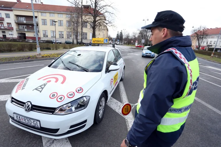 Inače ne volimo kad nas zaustave, ali policajci su danas pripremili lijepo iznenađenje za vozačice!