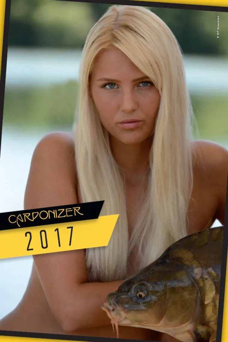 Carponizer Erotic Carp Fishing Calendar predstavlja pobjedničku kombinaciju polugolih djevojaka i ogromnih šarana