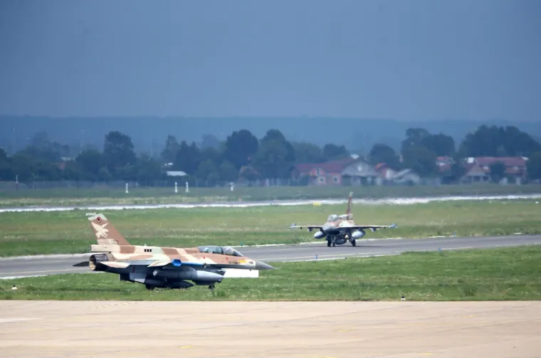 SPEKTAKULARNI PRIZORI U ZAGREBU: Na Pleso sletjela tri izraelska borbena zrakoplova F-16 Barak