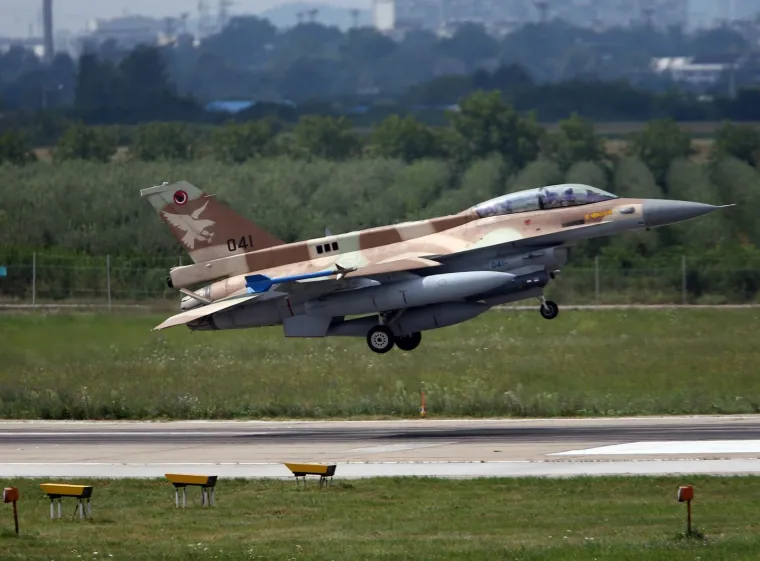 SPEKTAKULARNI PRIZORI U ZAGREBU: Na Pleso sletjela tri izraelska borbena zrakoplova F-16 Barak