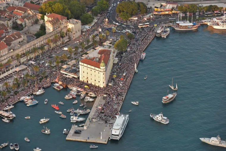 VELIČANSTVENE SNIMKE ISPRAĆAJA: Pogledajte kako je oproštaj Splićana od Olivera izgledao iz zraka