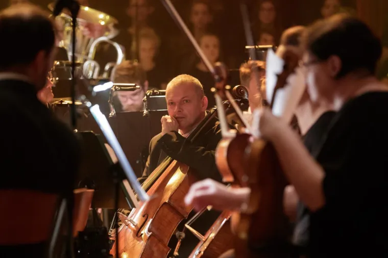 HAUSER U LISINSKOM: Planetarno popularni violončelist zagrebačkoj publici otkrio svoju nježnu stranu