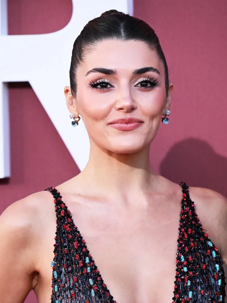 Hande Erçel 