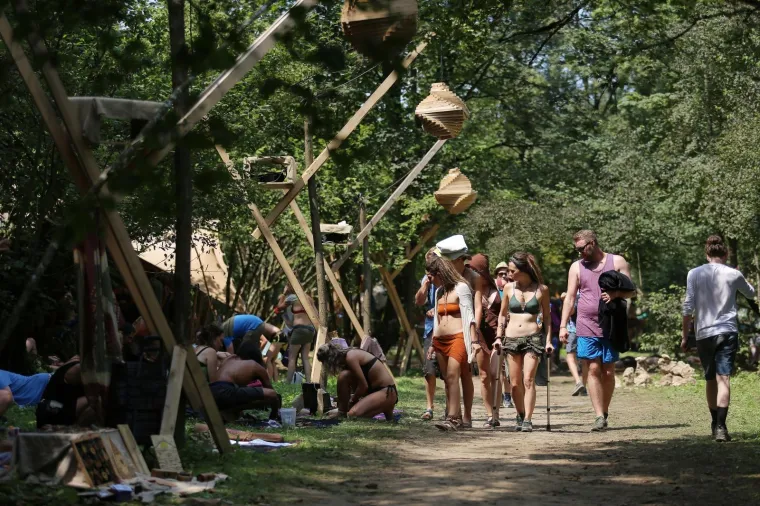 ZAVIRITE NA NAJOTKAČENIJI FESTIVAL U HRVATSKOJ: Tisuće mladih iz cijelog svijeta uživa u netaknutoj prirodi i psihodeličnoj glazbi