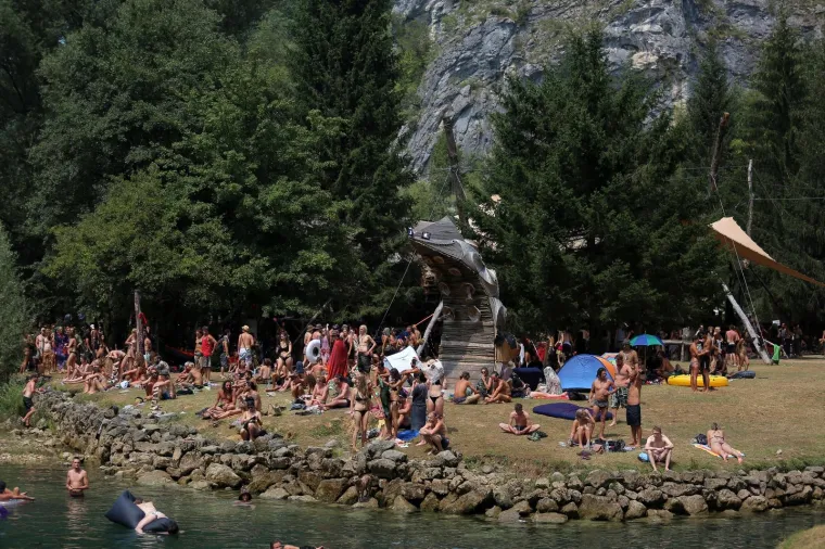 ZAVIRITE NA NAJOTKAČENIJI FESTIVAL U HRVATSKOJ: Tisuće mladih iz cijelog svijeta uživa u netaknutoj prirodi i psihodeličnoj glazbi