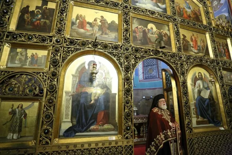 Pravoslavni vjernici proslavili su Badnjak, a večernje bogoslužje u Crkvi Svetog Preobraženja Gospodnjeg u Zagrebu u petak je prevodio mitropolit ljubljansko-zagrebački Porfirije koji je pozvao na zajedništvo i pomirenje svih vjera, naroda i država.