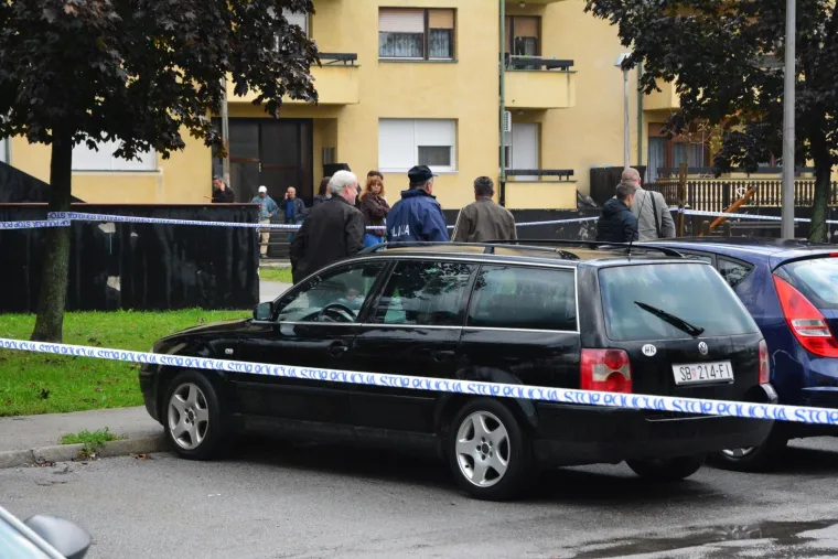 EKSPLOZIJA U SLAVONSKOM BRODU: Oštećeno nekoliko automobila i prozori na obiteljskoj kući, ozlijeđenih nema