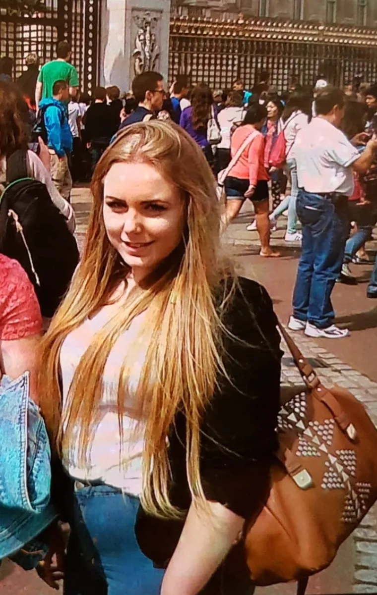 Tijekom svojih tinejdžerskih godina, Emma se skrivala od svijeta osjećajući se posramljeno i nesigurno zbog svoje težine od 71 kilogram.