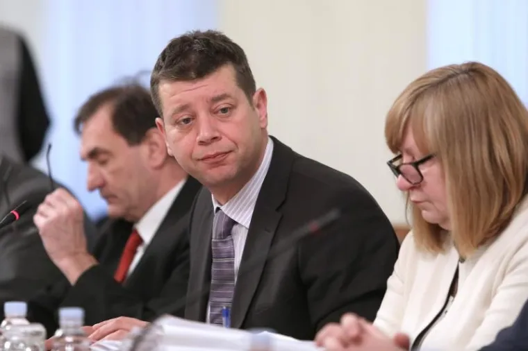 UHVAĆEN NA DJELU: Kako je SDP-ov zastupnik drijemao na sjednici saborskog odbora