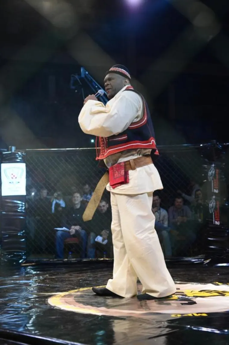 SPEKTAKL ZA PAMĆENJE: Bob Sapp u narodnoj nošnji raspametio zagrebačku publiku