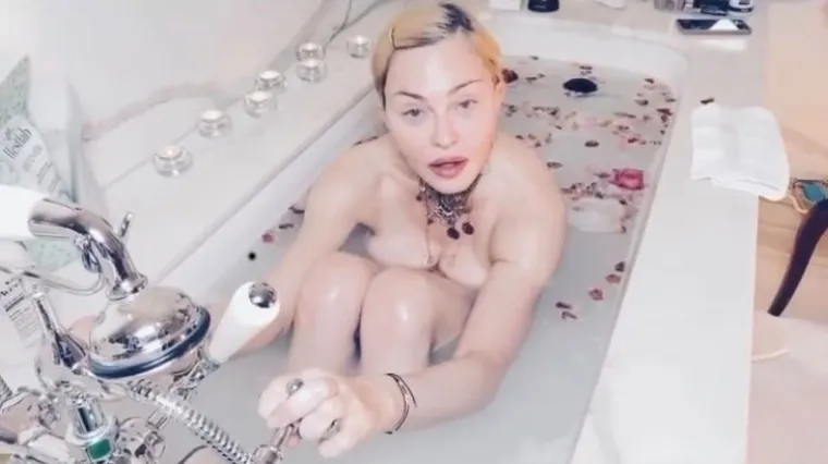 Madonna je oduvijek bila divlja: U 90-ima je šokirala erotičnim fotografijama, a i danas sa 64 godine koristi istu formulu