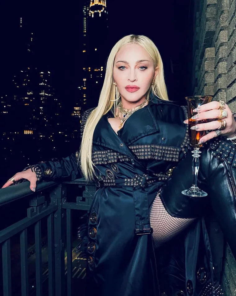Madonna je oduvijek bila divlja: U 90-ima je šokirala erotičnim fotografijama, a i danas sa 64 godine koristi istu formulu