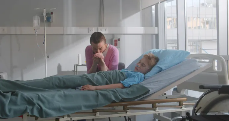 6.  &quot;Imao sam Guillain-Barréov sindrom. Halucinirao sam da je moja mlađa sestra mrtva, prepolovljena i tjerali su me da legnem na njeno odsječeno tijelo. Kad sam se probudio, prvo što sam pitao bilo je kako je umrla. Svi su me gledali kao da sam lud. Zapravo sam mnogo puta vjerovao da su mi u krevet stavili mrtvo tijelo. Još jedan san koji sam imao je bio o medicinskim sestrama koje su me zavile u beton. Bio sam paraliziran, tako da je moj mozak to obradio. Bio sam svjestan da ljudi razgovaraju sa mnom i da su sa mnom, jednostavno nisam mogao komunicirati, a moj mozak je sve obrađivao u ovom čudnom svijetu snova.&quot;
