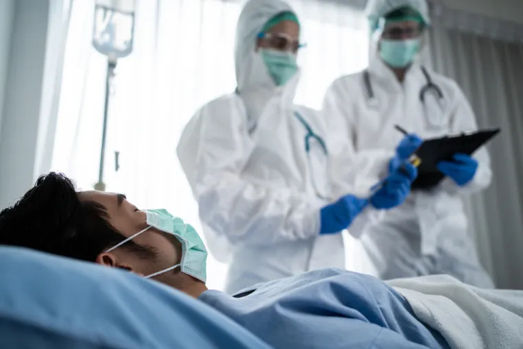 7. &quot;Bio sam u komi skoro tri mjeseca. Imao sam nekoliko nejasnih snova kako ljudi stoje vrlo blizu mene i viču da ću biti dobro. Kasnije sam upoznao svog glavnog kirurga (imao sam nekoliko operacija nakon kome) i medicinske sestre. Iako nisam prepoznao nikoga od njih, njihovi glasovi su mi bili jako poznati.&quot;