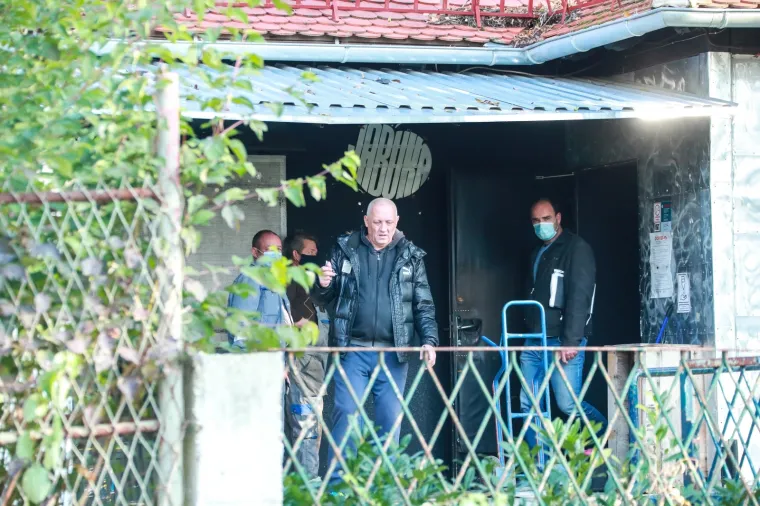 TUŽNA DELOŽACIJA JABUKE: Policija iznijela stvari iz kluba, na mjestu događaja i Juričan