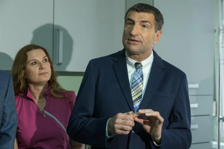 Veliki uspjeh hrvatskih liječnika: Ugrađena prva obostrana umjetna pužnica četverogodišnjoj djevojčici!