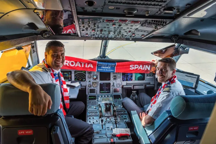 FOTOGALERIJA: Atmosfera s jutrošnjeg charter leta Croatia Airlinesa s hrvatskim navijačima