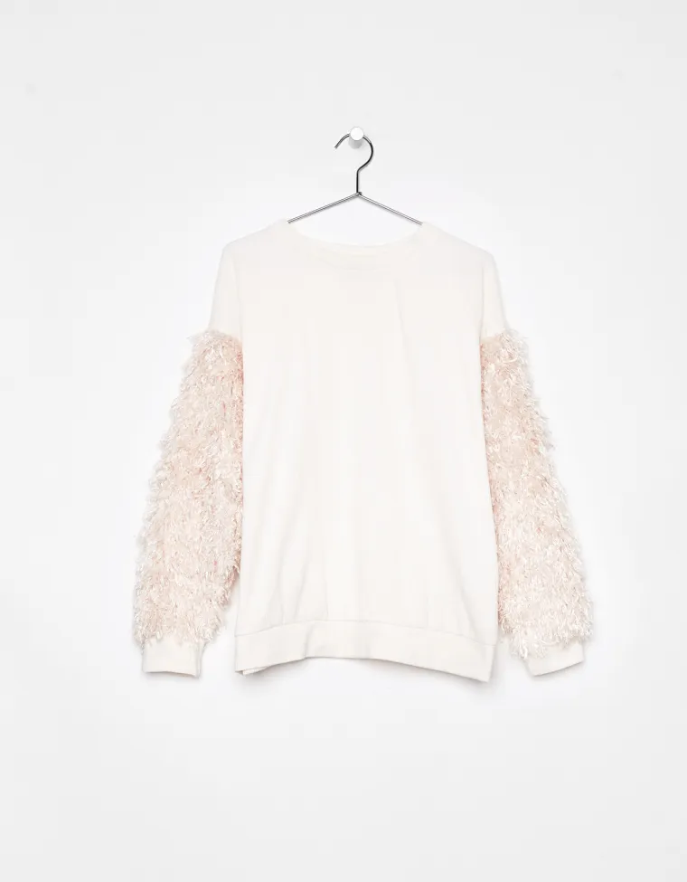 Džemper s rukavima od umjetnog krzna, Bershka, 169,90 kuna