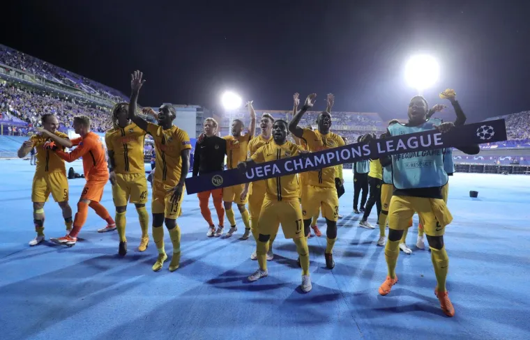 DINAMO PROPUSTIO PRILIKU ŽIVOTA: Dok su žuti nakon 98 minuta slavili, plavi su se samo mogli hvatati za glavu