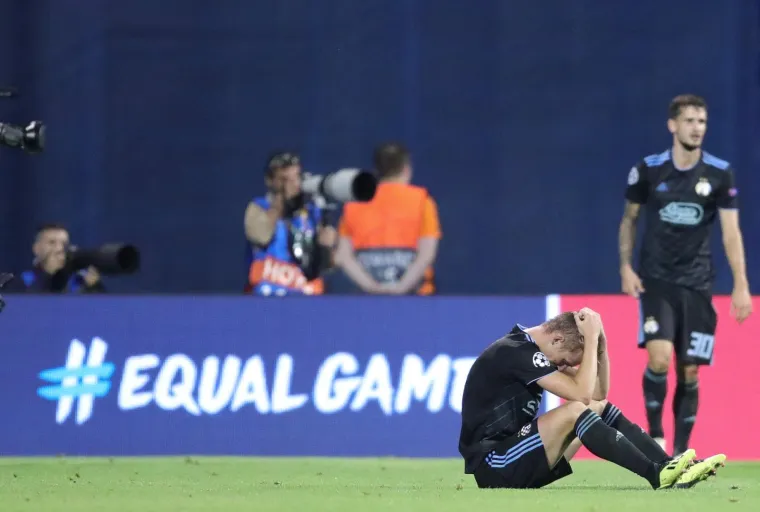 DINAMO PROPUSTIO PRILIKU ŽIVOTA: Dok su žuti nakon 98 minuta slavili, plavi su se samo mogli hvatati za glavu